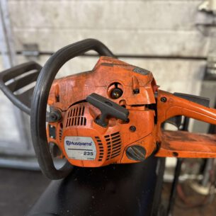 Mootorsaag varuosadeks - Husqvarna 235