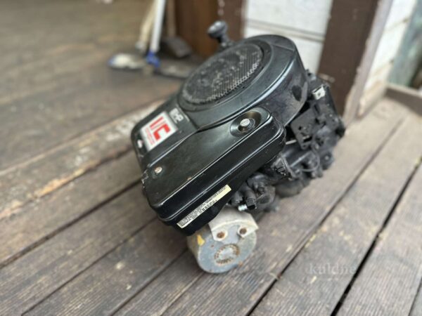 Tervikuna varuosadeks murutraktori mootor - Briggs & Stratton 8HP | 70€