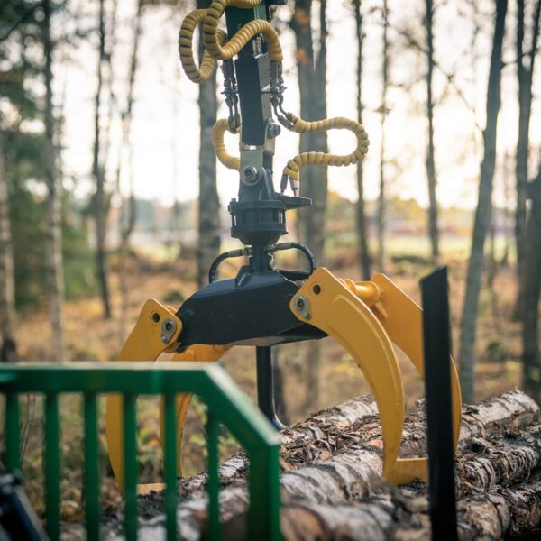 21-SV20.700E Skogsvagn ATV FT42DFR-2T 32 Metsaveohaagis Kellfri FT36D 2T (3.6m kraanaga)